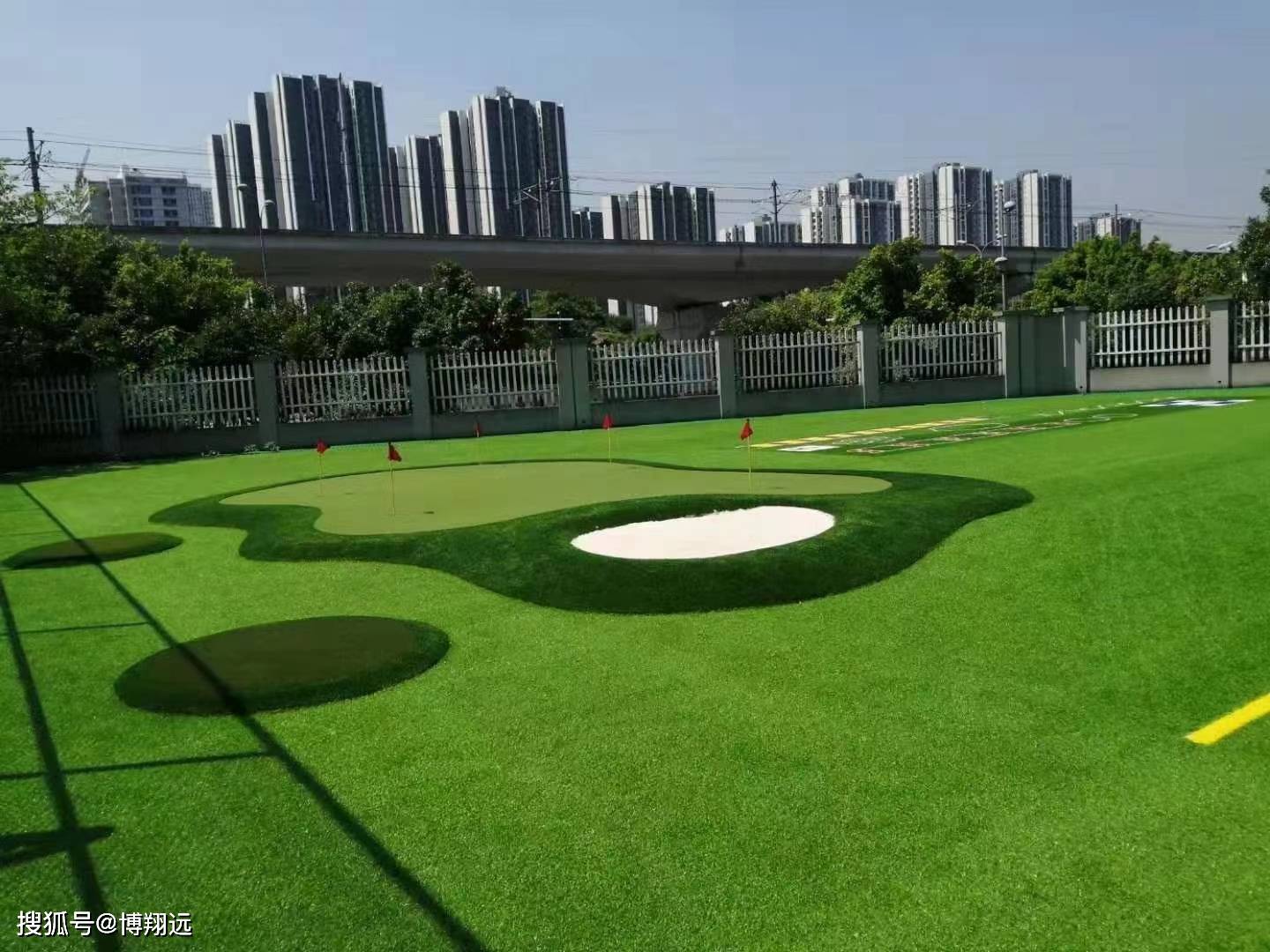 米乐·M6(China)官方网站高尔夫果岭人造草坪多少钱一平方